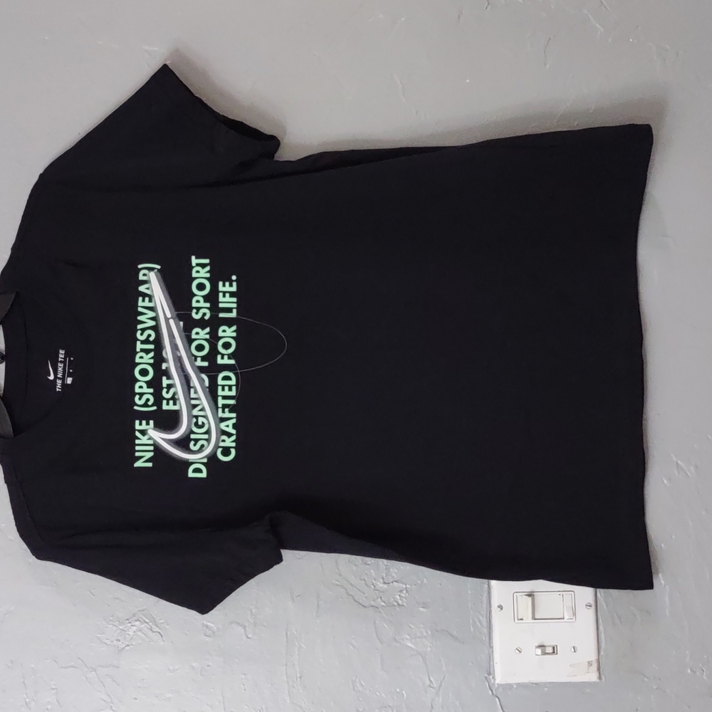 Nike  sportswear shirt pullover for women size L in good condition   very nice. - Picture 2 of 5